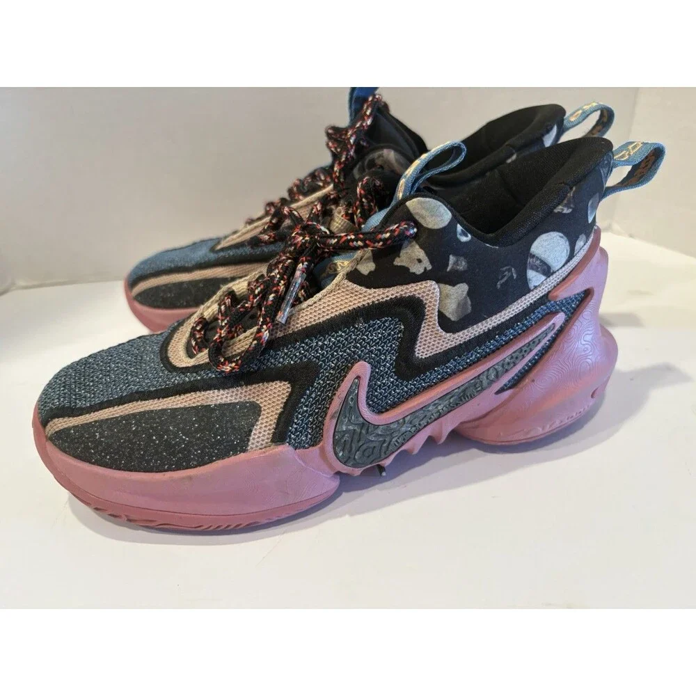 Nike Cosmic Unity 2 sneakers in the 